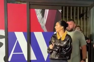 肯豆在的地方就是T臺(tái)！這樣貌身材走到哪都是焦點(diǎn)